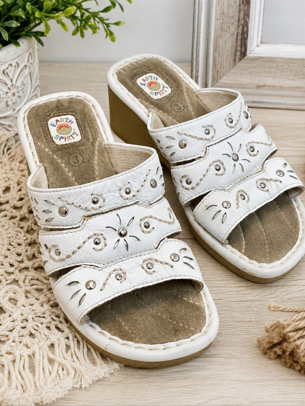 Earth Spirit White Leather Studded Comfort Wedge Slide Sandals Size 3